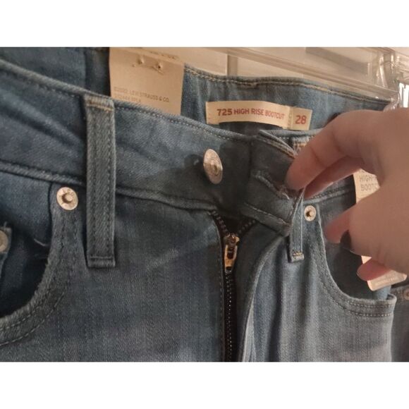 NWT Levi's 725 High-Waist Classic Stretch Bootcut Jeans Size 28x32 Western - Picture 8 of 10